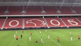 九游jiuyou-意甲足球俱乐部专属胸针设计与纪念价值